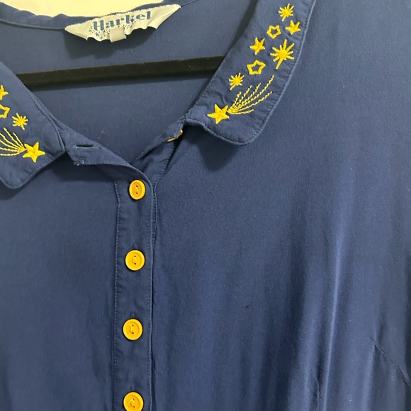 Cute blue dress with yellow stitching - Picture 3 of 3